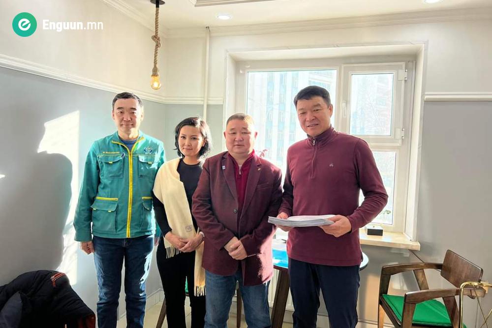 УУРХАЙЧДЫНХАА ГАРЫН ҮСГИЙГ ГАРДАЖ АВЛАА