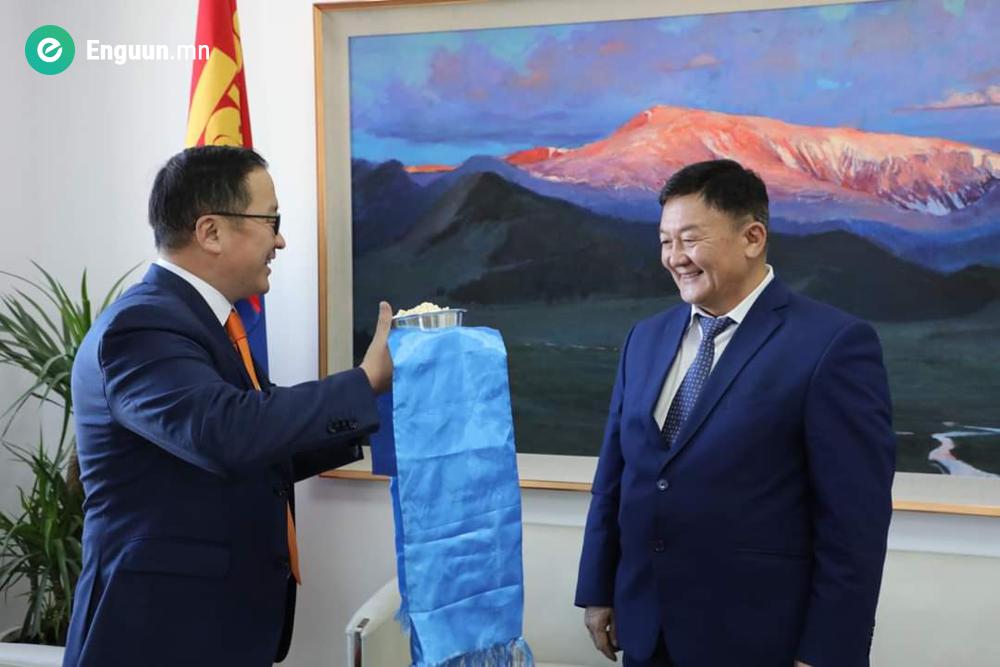 БОАЖ-ЫН САЙД Б.БАТ-ЭРДЭНЭ Ш.МЯГМАРТ  ХҮНДЭТГЭЛ ҮЗҮҮЛЛЭЭ