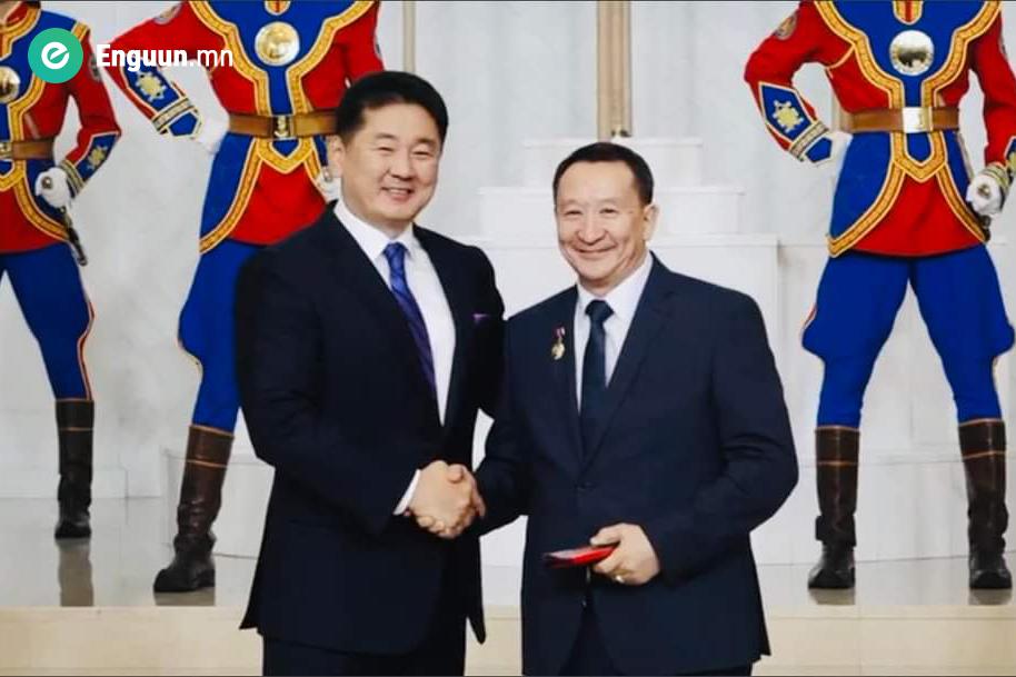 Ш. Гэзэгт Аж үйлдвэрийн гавьяат ажилтан боллоо