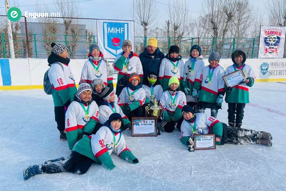 Хангарди баг алтан цомын эзэд боллоо
