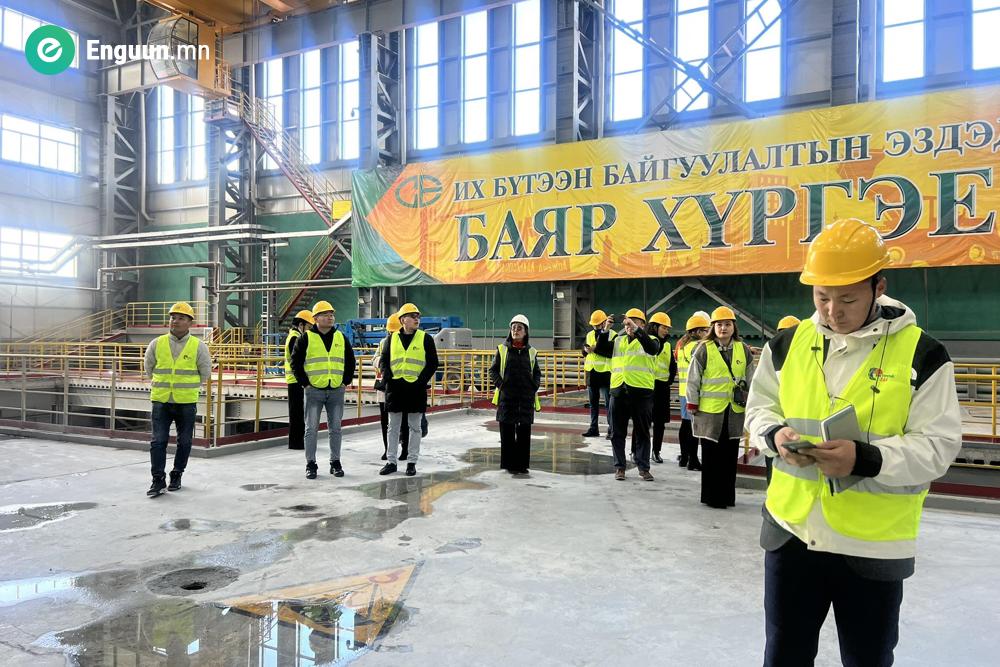 Хөтөлийн Цемент шохой ТӨХК-ийн төлөвлөлт, эдийн засгийн хэлтэс, хүний нөөцийн хэлтсийн ажилтнууд өнөөдөр Эрдэнэт үйлдвэрт зочиллоо