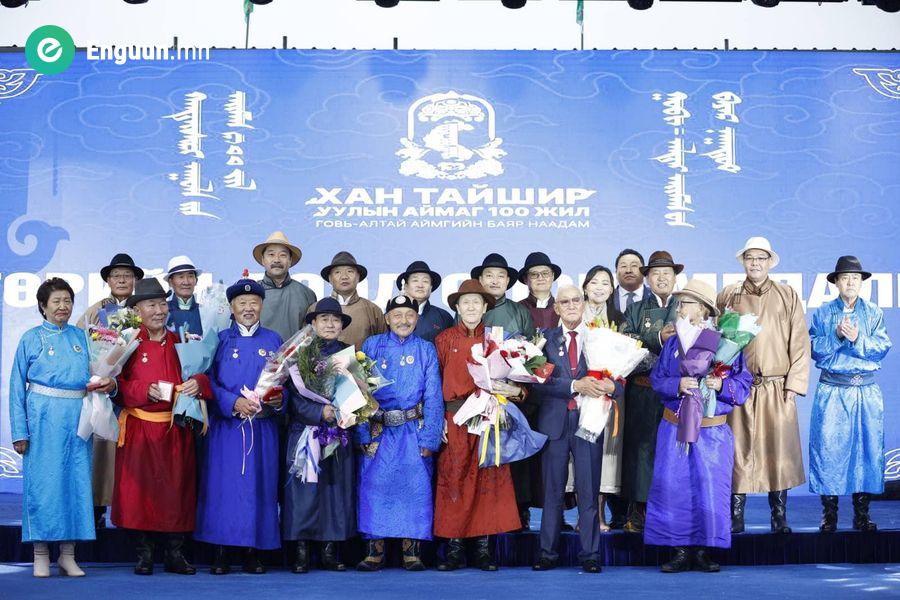 Говь-Алтай аймгаас Хөдөлмөрийн баатар 1, Ардын эмч 1, 11 гавьяат төрлөө