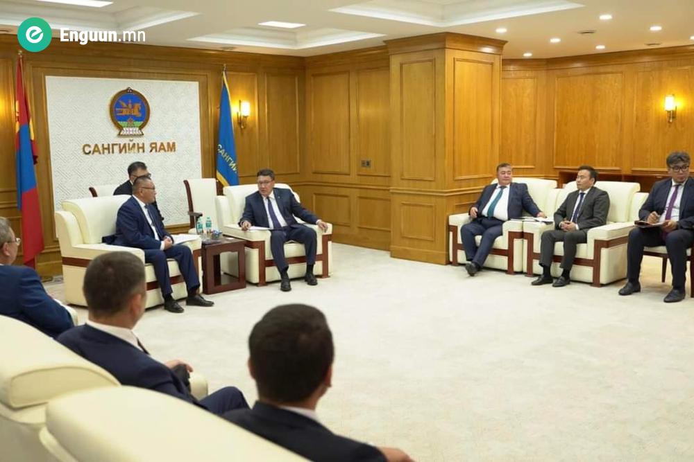 Улаанбаатар хот Буриад улсын нийслэл Улаан-Үд хоттой найрамдалт харилцаатайгаас гадна эдийн засаг, аялал жуулчлалын салбарт идэвхтэй хамтран ажилладаг