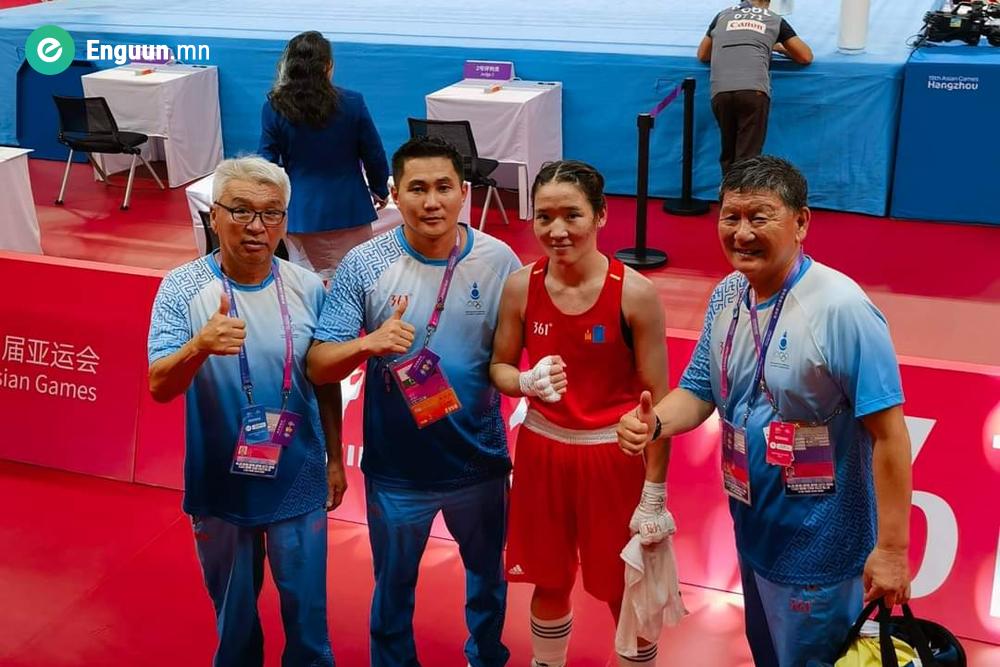 ОУХМ М.Намуун Солонгосын тамирчинтай тулалдаж 3 дугаар үед хүч техникийн илт давуу байдлаар ялалт байгууллаа