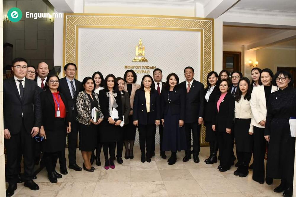 ХҮҮХЭД ХАМГААЛЛЫН ТУХАЙ ХУУЛИЙН ШИНЭЧИЛСЭН НАЙРУУЛГЫН ТӨСЛИЙН ЭЦСИЙН ХЭЛЭЛЦҮҮЛГИЙГ УИХ-ЫН ЧУУЛГАНЫ НЭГДСЭН ХУРАЛДААНААР ХИЙЛЭЭ