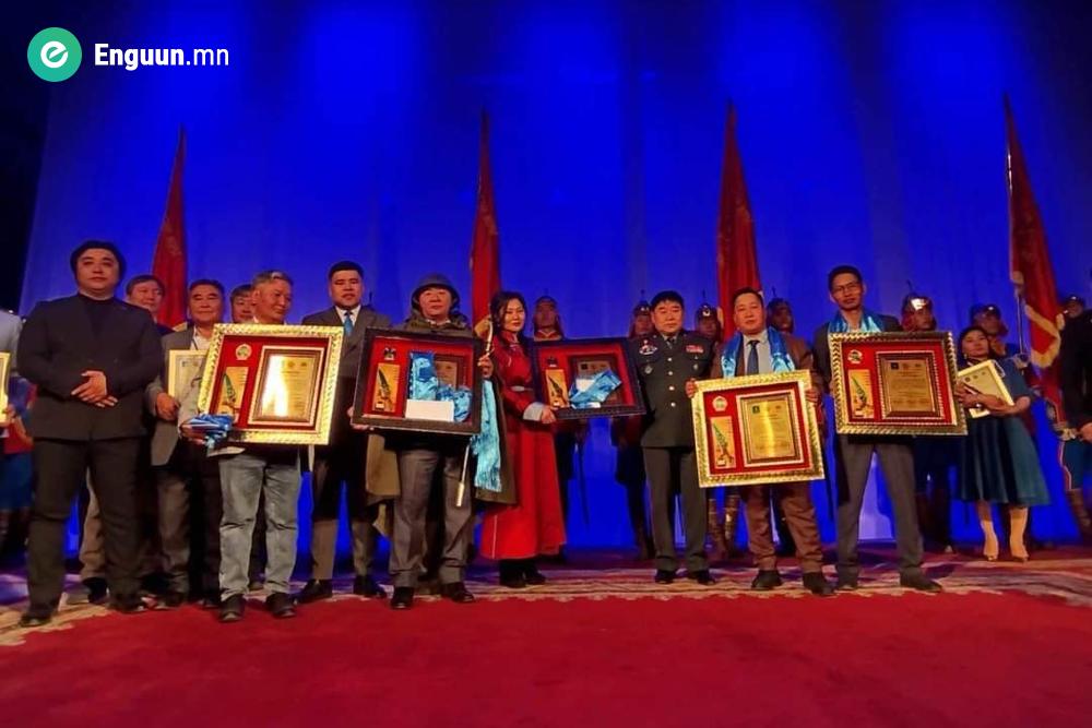 “Эх орны цэрэг-2024” яруу найргийн наадмын сүүлийн шатанд шалгарсан 5 найрагч 5 хормын шүлэг бичжээ