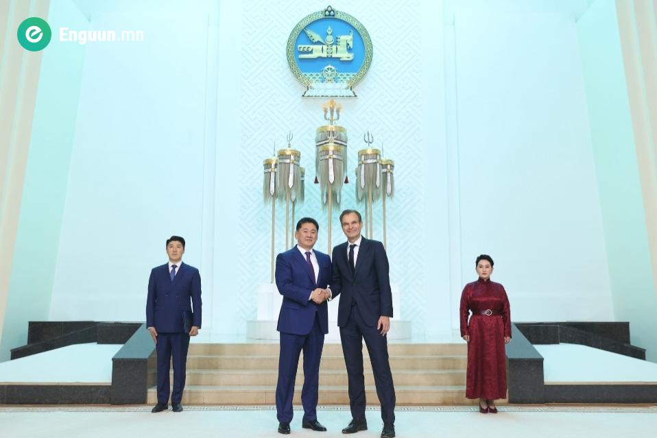 Ерөнхийлөгч Ухнаагийн Хүрэлсүх Элчин сайд нарыг үүрэгт ажилдаа орж буйд нь баяр хүргэж, ажлын амжилт хүсэв