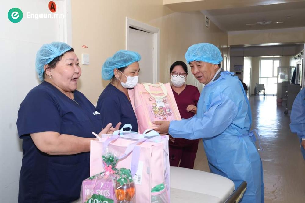 2024.06.01-нд Эрдэнэт хотод 00:20 минутад 4100г охин мэндэлжээ.