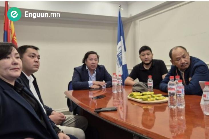 "Стратегийн ач холбогдол бүхий ашигт малтмалын ордын ашиглалтын тусгай зөвшөөрөл эзэмшиж байгаа этгээд нь хувьцааныхаа 10-аас доошгүй хувийг Монголын хөрөнгийн биржээр арилжина" гэж ашигт малтмалын тухай хуульд заасан