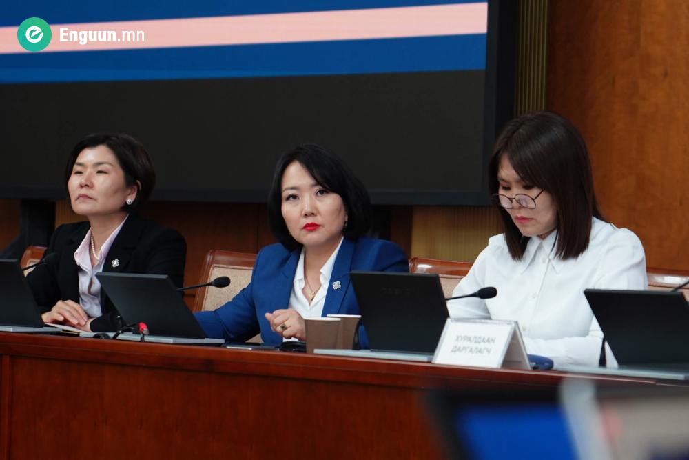 УИХ дахь “Санхүүгийн хоршооны тухай” хуулийн төслийг боловсруулах, өргөн мэдүүлэх ажлын хэсгийн  анхны хуралдаан өнөөдөр  боллоо. Тус ажлын хэсгийг УИХ-ын гишүүн Д.Үүрийнтуяа ахлан ажиллаж байна.